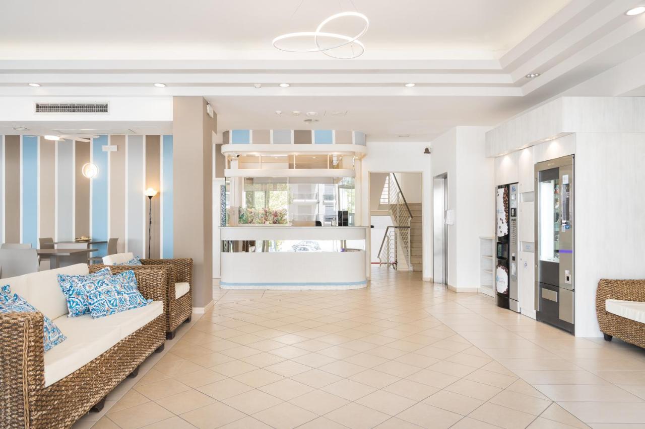 Appartamenti Smart A 30M Da Viale Dante E 100M Dal Mare Riccione Exterior foto