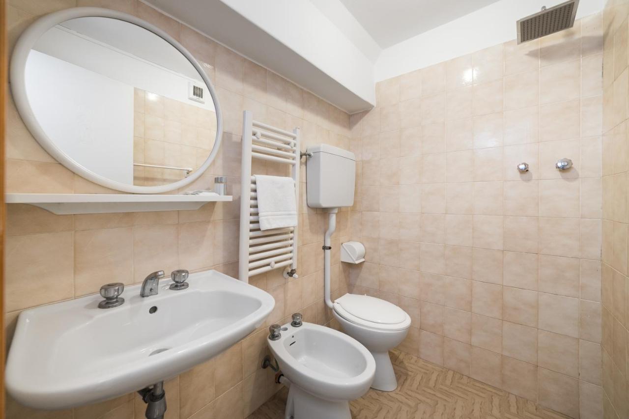 Appartamenti Smart A 30M Da Viale Dante E 100M Dal Mare Riccione Exterior foto
